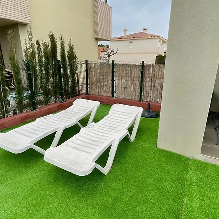 Con Patio Privado, Piscina Comunitaria Y Aire Acondicionado - Es-9-170 *