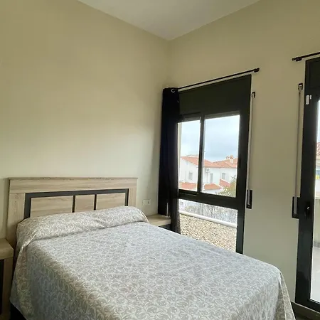 Con Patio Privado, Piscina Comunitaria Y Aire Acondicionado - Es-9-170 *
